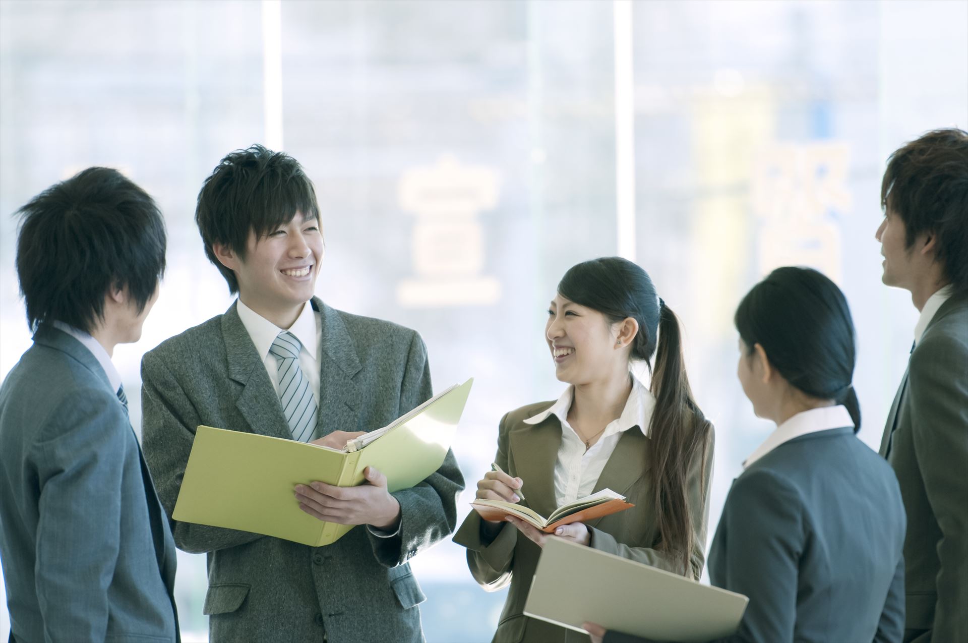 若い男性のスタッフ